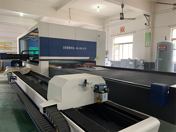 为什么冲压件会出现单边毛刺？